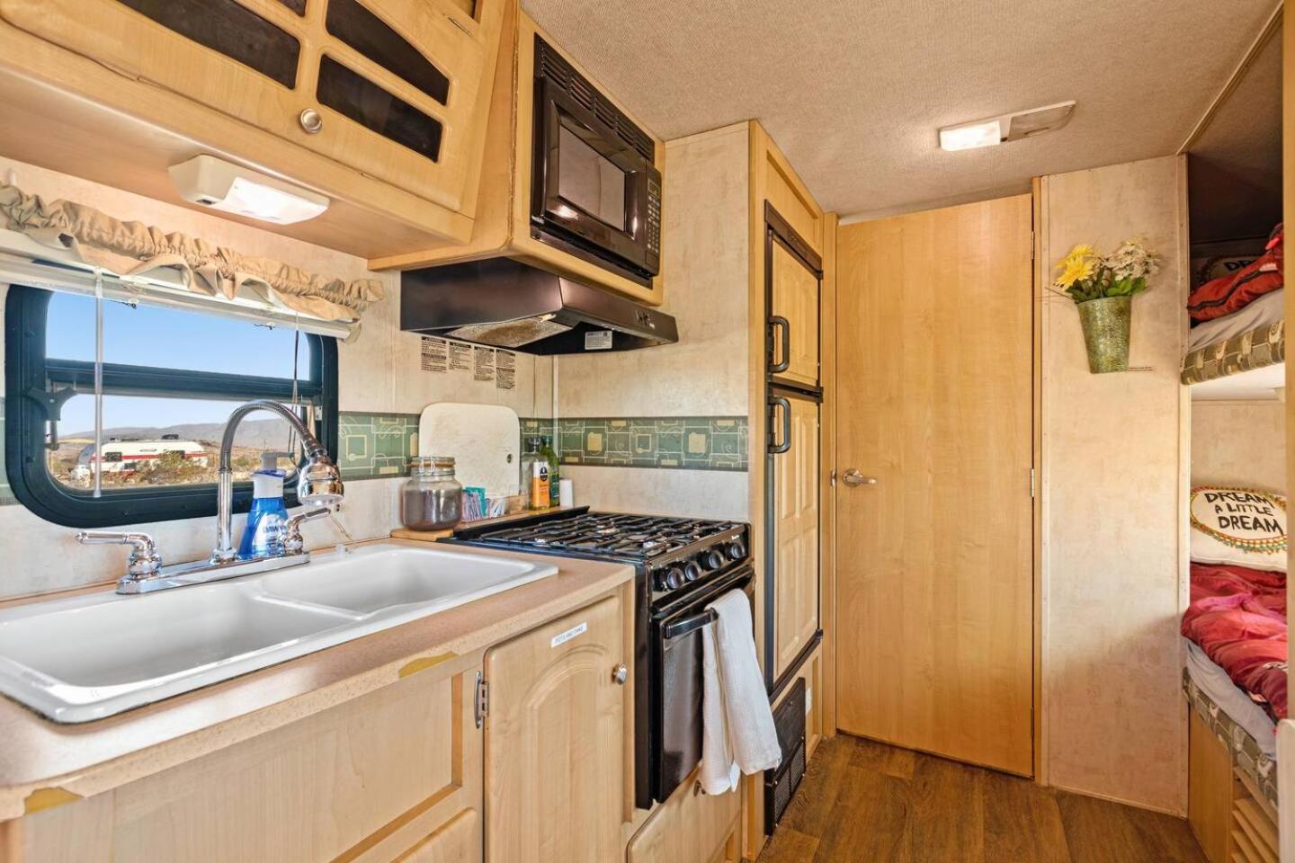 Jt Village Campground - Star Stream Joshua Tree Luaran gambar